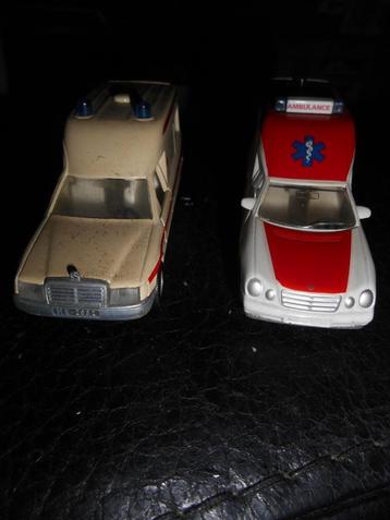 Siku lot de 2 Ambulance Mercedes, Hobby en Vrije tijd, Modelauto's | 1:43, Ophalen of Verzenden, SIKU