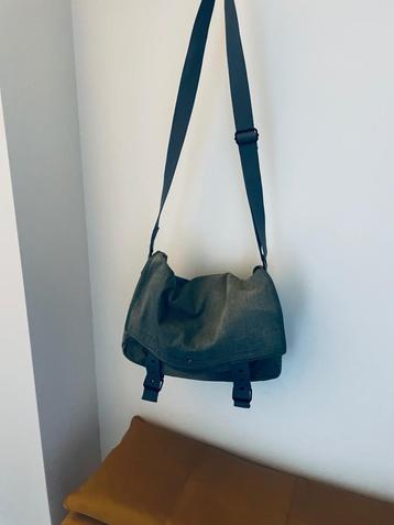 Grote, stoere tas in denim, zowel voor dames en voor heren  beschikbaar voor biedingen