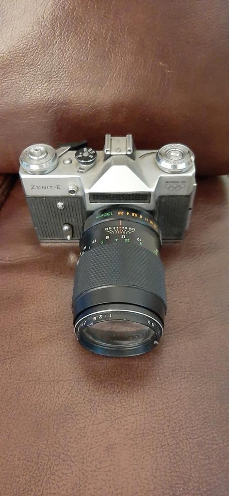 Vintage Zenit-E spiegelreflexcamera met bijbehorende lens., Audio, Tv en Foto, Fotocamera's Analoog, Zo goed als nieuw, Ophalen of Verzenden
