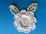 applique - naailapje witte en beige bloem 70 x 75 mm, Ophalen of Verzenden, Nieuw