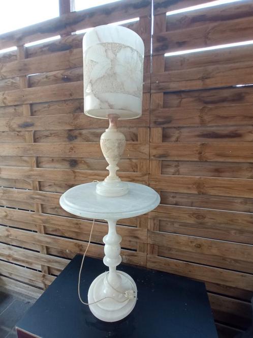 antieke lamp met tafel in allabast 4 delig, Antiquités & Art, Antiquités | Éclairage, Enlèvement