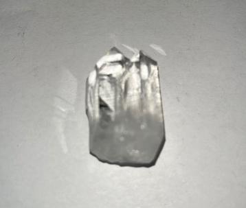 Berg kristal(heldere kwarts) 17gram - 35mm x 23mm x 16mm beschikbaar voor biedingen