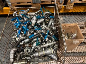 Lot pijpmateriaal buizen afsluiters etc meeste RVS beschikbaar voor biedingen