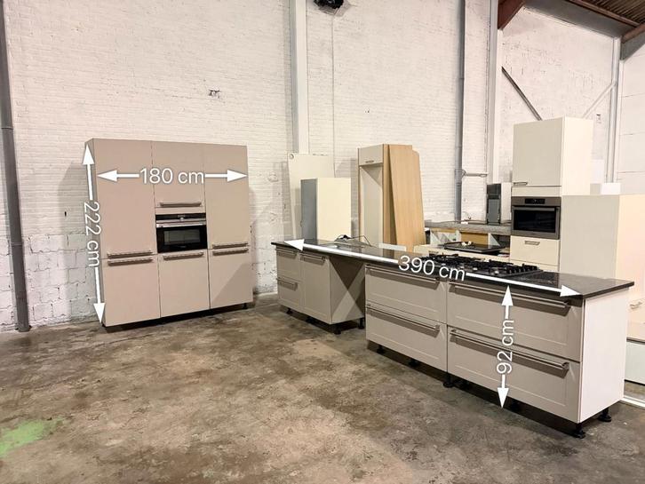 Belle cuisine équipée moderne, Maison & Meubles, Cuisine | Cuisines complètes, Granit ou Pierre, Enlèvement