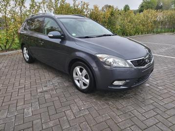 KIA CEED SW1.6 CRDi GPS 🌍 EURO5 ✅ ACHTERUITKIJKCAMERA 👍, Auto's, Voorwielaandrijving, Euro 5, Stof, 4 cilinders