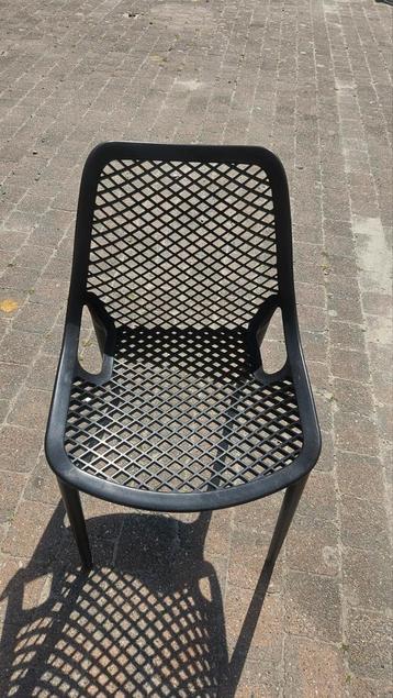 Moderne zwarte stoel 'BLOW' uit kunstof beschikbaar voor biedingen