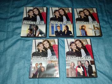 Te koop lot van 5 dvd's uit de serie Femmes de Loi  beschikbaar voor biedingen