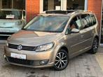 VOLKSWAGEN TOURAN HIGHLINE 1.6TDI 105PK |NAVI | CAMERA |, Auto's, Voorwielaandrijving, Euro 5, Monovolume, Zwart