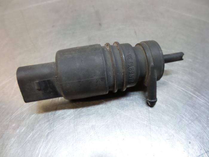 Pompe lave-glace avant d'un Volkswagen Passat (Passat 96-), Autos : Pièces & Accessoires, Vitres & Accessoires, Volkswagen, Utilisé