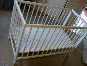 wit baby-kinderbedje beschikbaar voor biedingen