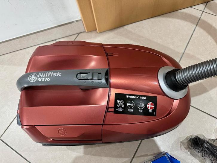 Aspirateur traineau Nilfisk Bravo en très bon état, Electroménager, Aspirateurs, Utilisé, Aspirateur, Moins de 1 200 watts, Sac à poussière