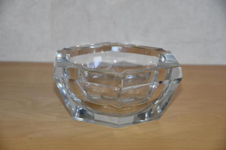 Twee gegoten kristallen asbakken, Verzamelen, Rookartikelen, Aanstekers en Luciferdoosjes, Zo goed als nieuw, Asbak, Ophalen of Verzenden