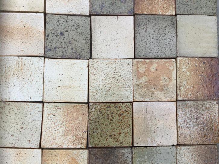 Vintage handvorm tegeltjes 10x10 cm en 15 mm dik, Bricolage & Construction, Dalles & Carrelages, Comme neuf, Carrelage mural, Enlèvement