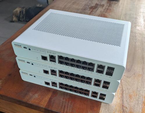 3x Ruckus ICX 7150-C12P, Computers en Software, Netwerk switches, Zo goed als nieuw, Ophalen of Verzenden