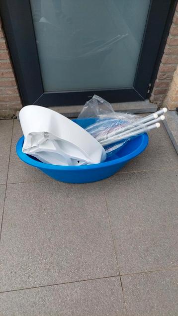 Babybadje op poten beschikbaar voor biedingen