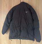 Nike winterjack met capuchon voor dames, maat L, Kleding | Dames, Ophalen, Zo goed als nieuw, Zwart