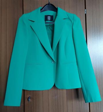 Twee damesblazers kleine maat 40 perfecte nieuwstaat beschikbaar voor biedingen