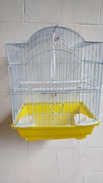 Cage d'oiseau neuve disponible aux enchères