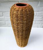 Terracotta vaas met touw en rotan omwikkeld. PARLANE. Brits., Ophalen, Overige materialen, Overige kleuren, Zo goed als nieuw