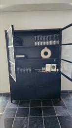 Zwarte metalen vitrine kast, Ophalen, Met deur(en), 100 tot 150 cm, Zo goed als nieuw