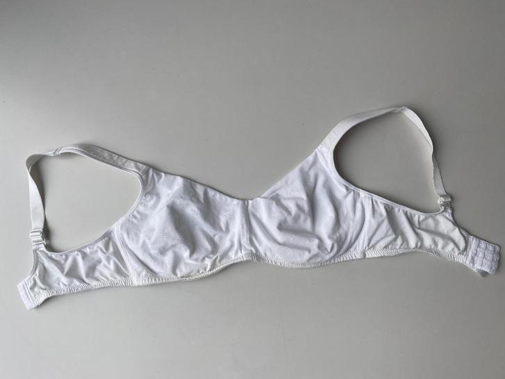 queentex 105 E, Kleding | Dames, Ondergoed en Lingerie, BH, Wit, Ophalen of Verzenden