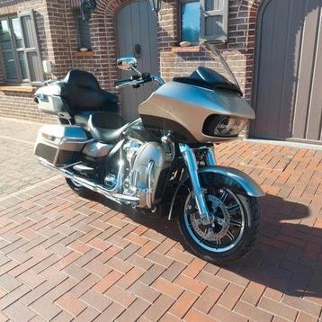 Harley davidson Road Glide Ultra Special
Duurste uitvoering  beschikbaar voor biedingen