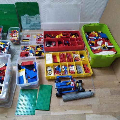 ② LEGO briques et Technic — Jouets