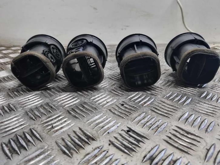 LUCHTROOSTER Audi TT (8N3) (01-1998/10-2006), Auto-onderdelen, Overige Auto-onderdelen, Audi, Gebruikt
