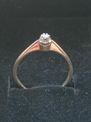 Solitair goud en diamant beschikbaar voor biedingen