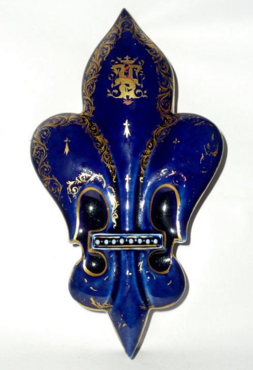 MUURVAASJE FLEUR DE LYS GUSTAVE ASCH, TOURS CA 1885, Antiek en Kunst, Antiek | Keramiek en Aardewerk, Ophalen of Verzenden