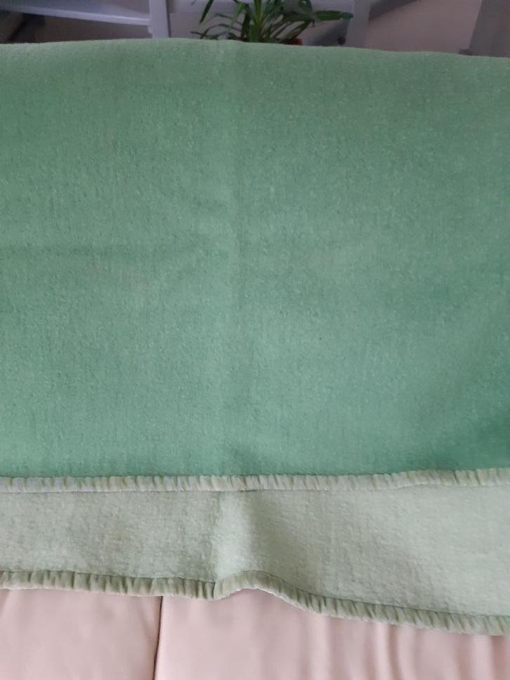 DEKEN VAN PURE SCHEERWOL VAN HET MERK GOOD NIGHT, Huis en Inrichting, Woonaccessoires | Plaids en Woondekens, Gebruikt, Ophalen