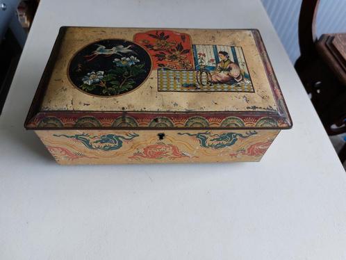 Boîte ancienne tôle Orientale Geisha oiseaux fleurs dragons, Collections, Boîte en métal, Utilisé, Autre, Enlèvement ou Envoi