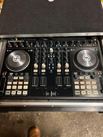 Contrôleur Traktor 4 canaux S4 assorti au flight case, Enlèvement ou Envoi, Comme neuf