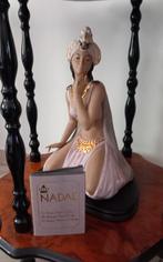 Nadal porselein puntgaaf beeld, Enlèvement