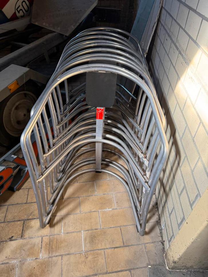 Metalen stoelframes – stapelbaar en ideaal voor horeca of, Huis en Inrichting, Stoelen, Zo goed als nieuw, Metaal, Ophalen of Verzenden