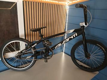 BMX fiets pro afhalen in balen  beschikbaar voor biedingen