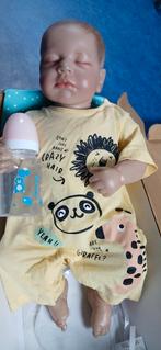 Bébé reborn 55cm avec les vêtements et les accessoires dans, Enlèvement ou Envoi, Vêtements
