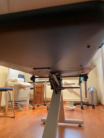 Verzorgingsstoel manueel beschikbaar voor biedingen