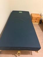 Twee 1 personen bedjes met nachtkastjes, Ophalen of Verzenden, Zo goed als nieuw