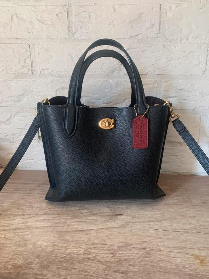 Handtas COACH in nieuwstaat, Handtassen en Accessoires, Tassen | Damestassen, Zo goed als nieuw, Handtas, Zwart, Ophalen of Verzenden