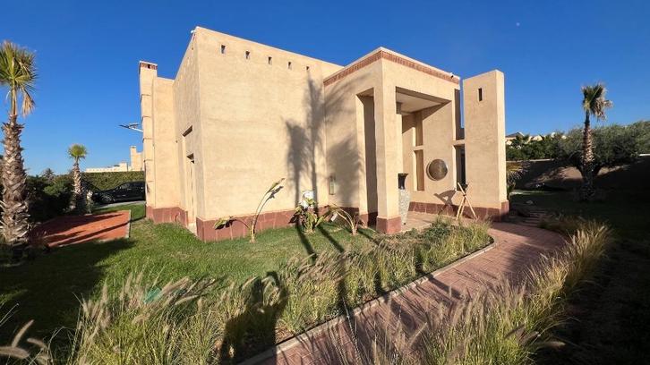 Huur een charmante villa met zwembad en spa, bar op het dak, Vakantie, Vakantiehuizen | Overige landen, Landhuis of Villa, Dorp