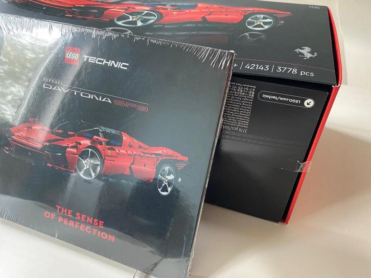 LEGO 42143 + BOEK (!) Technic Ferrari Daytona SP3, Kinderen en Baby's, Speelgoed | Duplo en Lego, Nieuw, Lego, Complete set, Ophalen
