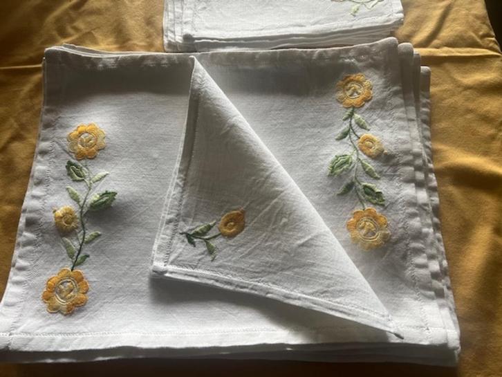 sets linnen placemats met linnen  serviettes, Huis en Inrichting, Woonaccessoires | Onderzetters, Gebruikt, Ophalen of Verzenden