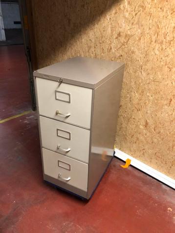 Vintage Archiefkast Roneo beschikbaar voor biedingen