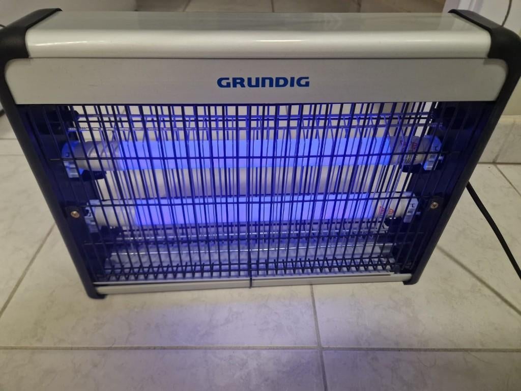 Grundig Muggenwerende lamp - Muggenwerende lamp, Huis en Inrichting, Lampen | Tafellampen, Zo goed als nieuw, Minder dan 50 cm