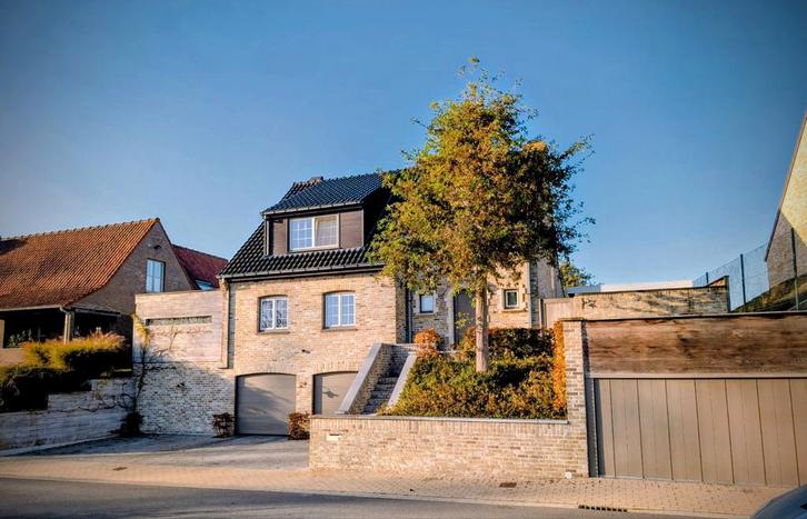 Onderkelderde villa., Immo, Huizen en Appartementen te koop, Provincie West-Vlaanderen, 500 tot 1000 m², Vrijstaande woning, B