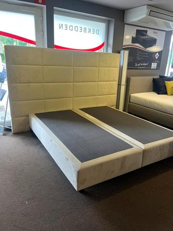 Nieuwe Belgische boxspring  beschikbaar voor biedingen
