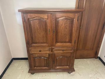 Klassieke massieve houten tv-kast met opbergruimte beschikbaar voor biedingen