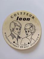 Vintage Sticker - Coiffeur Leon - Sint-Andries - Mooie staat, Gebruikt, Ophalen of Verzenden, Winkel of Supermarkt