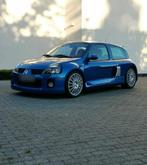 RENAULT CLIO SPORT V6 Phase 2, Autos, Renault, Carnet d'entretien, 2946 cm³, Bleu, Jantes en alliage léger